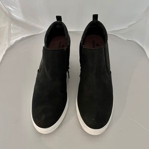 Susina Wedge Tennis Shoes sz 9